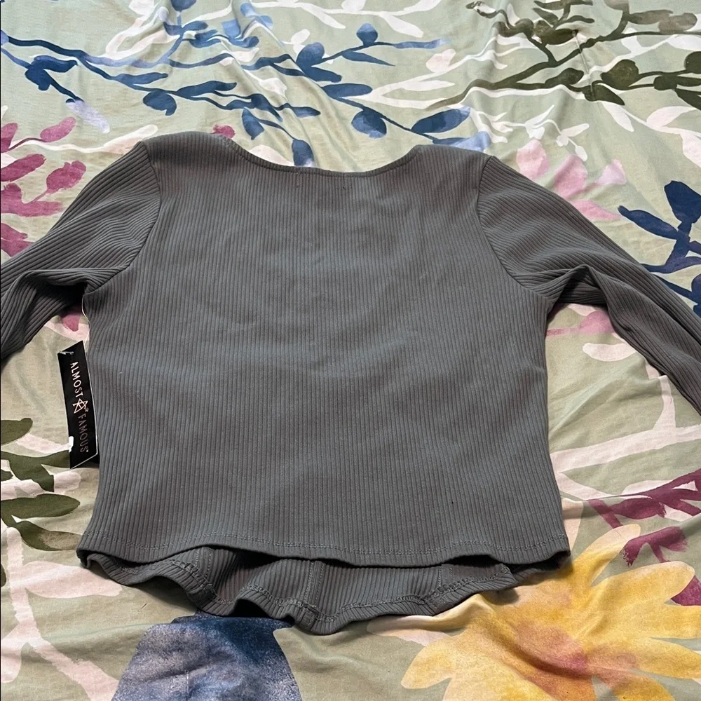Almost Famous Ribbed long sleeved top New - Picture 5 of 5